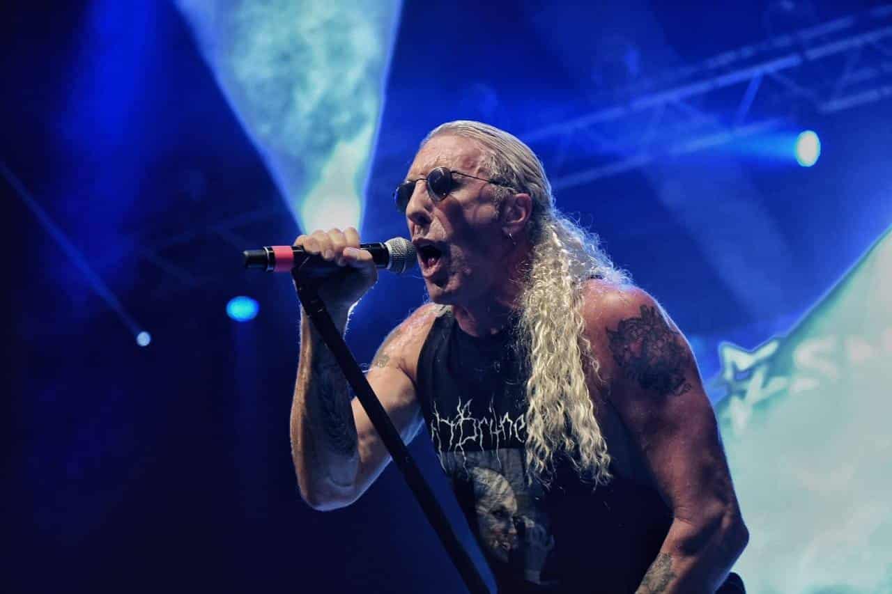 Dee Snider en el Teatro Vorterix: cuando la calidad le gana a la cantidad - Una hora y diez. Catorce temas. Con la posibilidad de ver los setlists de antemano en internet, más de uno se habrá entristecido con que el concierto de Dee Snider fuera a durar tan poco. Y más considerando la extensa carrera del vocalista de 64 años: Twisted Sister, Desperado, Widowmaker, sus discos solistas... bc1d19f6 6ef2 4d55 b811 853207d7da44