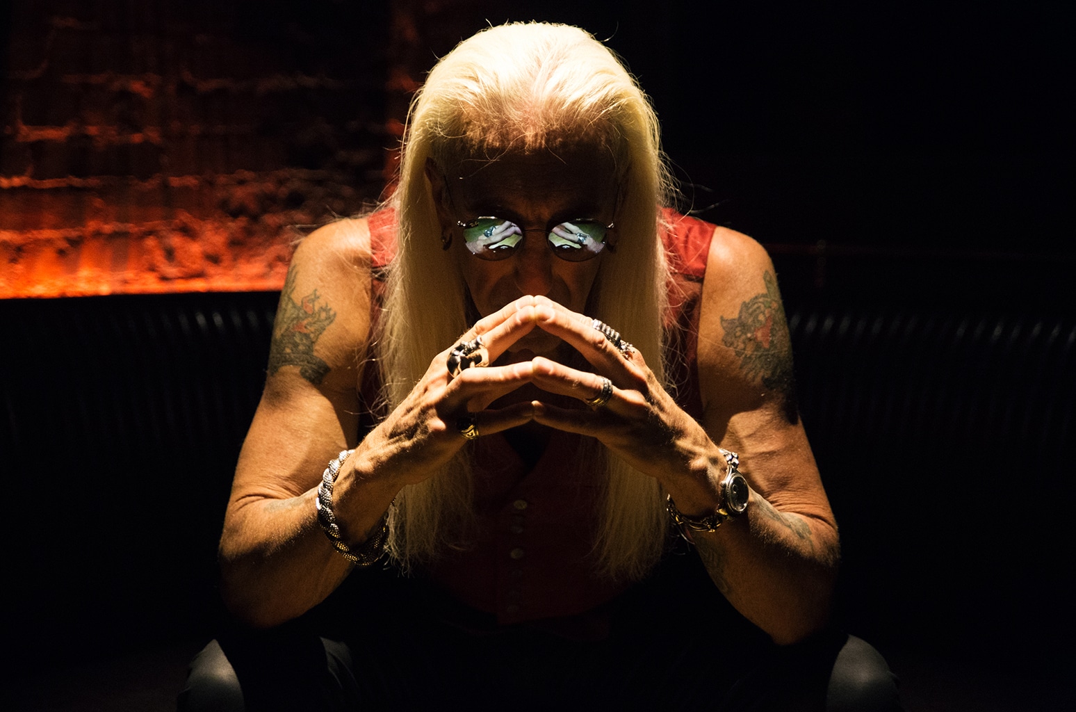 Dee Snider: "Los heavies vivimos mejor porque liberamos nuestros enojos" - "¿De verdad viste a Monster Truck? ¡Los amo, por Dios, qué banda!", grita desaforadamente Dee Snider del otro lado del teléfono, mientras descansa rodeado por el paisaje caribeño de Belice. "Nunca pude ir a un show de ellos, así que estoy celoso. Pero desde que los descubrí no dejo de usar sus remeras. Me encantaría que más gente los escuchara, porque tienen lo que se necesita para romperla. ¡Comparalos con Greta Van Fleet! No los estoy menospreciando, pero simplemente imitan a Led Zeppelin. Monster Truck, en cambio, mezcla influencias de Deep Purple, Lynyrd Skynyrd y Alice in Chains con un sonido propio". c357e313 1c56 4ec6 bd20 a34bf781a875