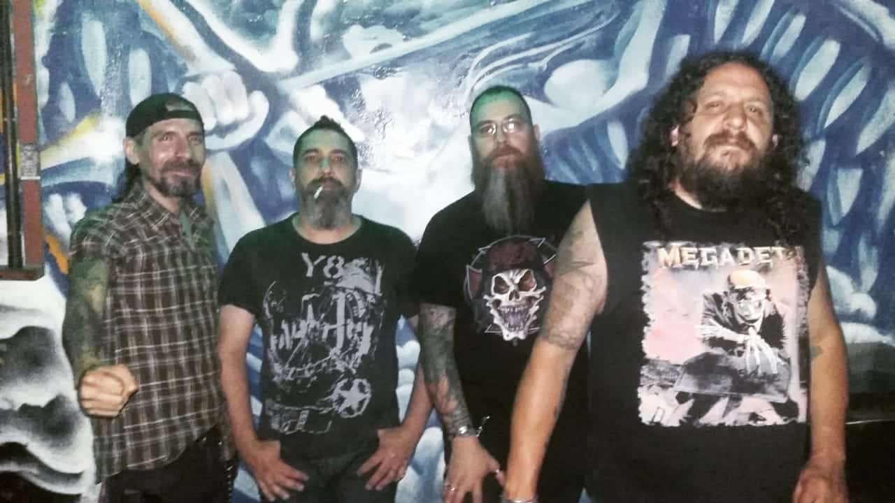 Exocet: "Cualquiera que ve a un heavy se cree que somos todos como Iorio, y no es así" - El legendario "Misil" que se construyó en los años '90 regresó hace apenas dos años para hacer estallar el under metalero local. Sus componentes esenciales son Diego "Maykel" Abrego (voz), Sebastian "Capitan" Mendoza (bajo), Paulo "Anguila" Avila (guitarra) y Gaston "Ghosty" Gallo (batería) ¿Su objetivo? Diego nos los cuenta en esta charla donde también hablamos sobre el juicio que sufrió por el homenaje a Osvaldo Civile, su participación en el Festival Nunca Más y la dirección que está tomando el heavy metal argentino en la actualidad. "Ahora cualquiera que ve a un heavy se cree que todos somos como Iorio y no es así, los heavys no somos eso", opinó Diego. cd918f61 8d2c 4b24 b5c3 3ccd5bb708aa