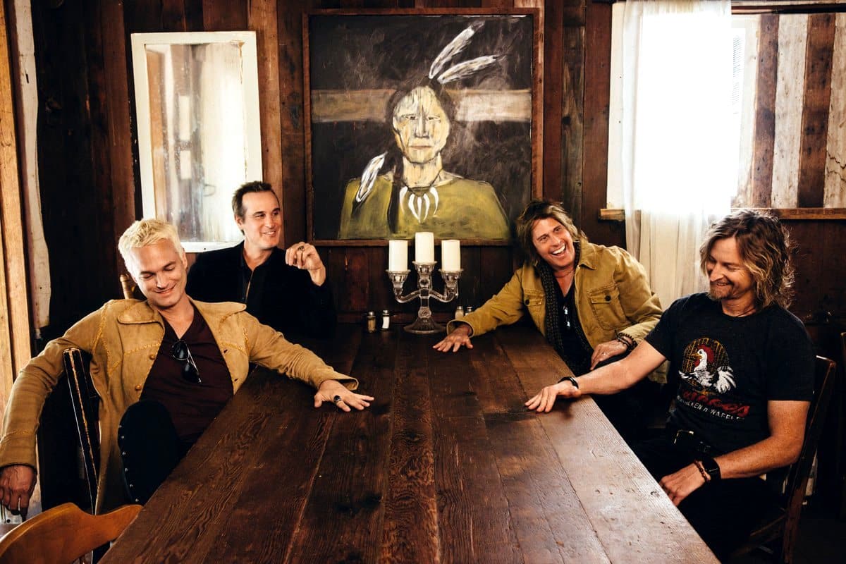 Stone Temple Pilots: "Es muy difícil saber qué pasaba por la cabeza de Weiland" - “What is hip”, de Tower of Power: esa fue la canción que inspiró a Eric Kretz a componer “Trippin’ on a hole in a paper heart”, uno de los tracks icónicos de los ‘90. El groove del baterista, además de la personalidad camaleónica de sus compañeros, fueron los ingredientes claves para que Stone Temple Pilots demostrara que eran mucho más que un grupo asociado al grunge. Sónicamente, la banda fue un ente totalmente distinto a partir del elaborado “Purple” (1994), y el salvaje “Tiny Music… Songs from the Vatican Gift Shop” (1996). cddf72c4 51cb 41cd bfe1 cbc7239f3b16