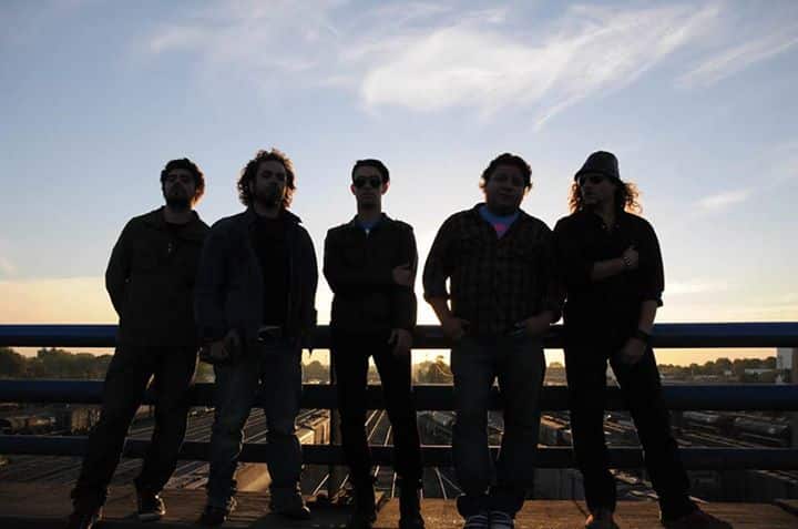 El Bordo y Cielo Razzo: fraternidad rockera - El Bordo escogió Groove como punto de partida para el Hermanos Tour 2015, una gira que llevará a las canciones de su sexto disco de estudio hacia distintas ciudades de nuestro país. La elección de Cielo Razzo como grupo invitado sumó un condimento especial a una noche lacrada con camaradería. cielorazzo