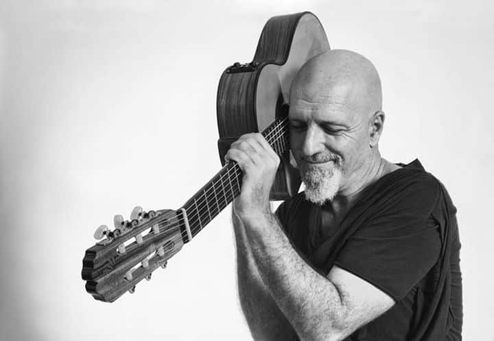 Gustavo Cordera: "Yo soy Bersuit Vergarabat" - Es probable que en una nueva era de la cumbia y de las andanzas de esta a nivel mundial, muchos argentinos estén explorando lo que está sucediendo actualmente con todas sus vertientes y con sus fusiones con el rock. Pero la realidad es que Gustavo Cordera hay uno solo y es improbable que llegue un homónimo a pelearle la batalla, aun cuando el retador sea una versión 2.0 de él mismo. cordera 1