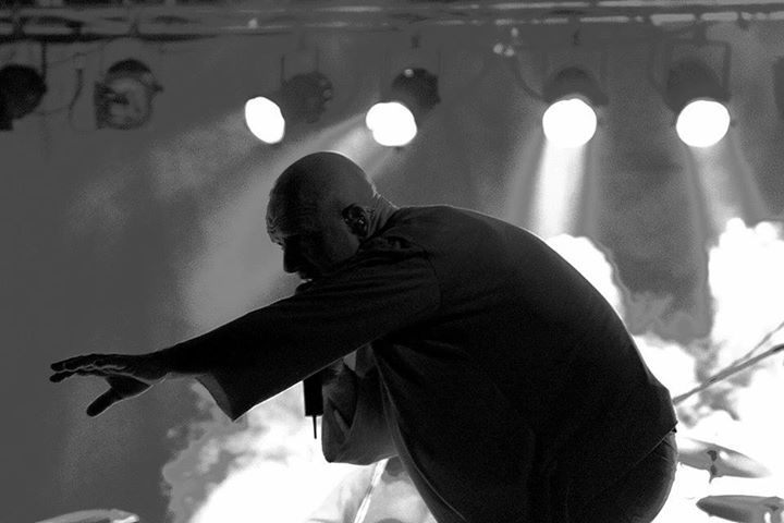 Gustavo Cordera: "Yo soy Bersuit Vergarabat" - Es probable que en una nueva era de la cumbia y de las andanzas de esta a nivel mundial, muchos argentinos estén explorando lo que está sucediendo actualmente con todas sus vertientes y con sus fusiones con el rock. Pero la realidad es que Gustavo Cordera hay uno solo y es improbable que llegue un homónimo a pelearle la batalla, aun cuando el retador sea una versión 2.0 de él mismo. cordera2