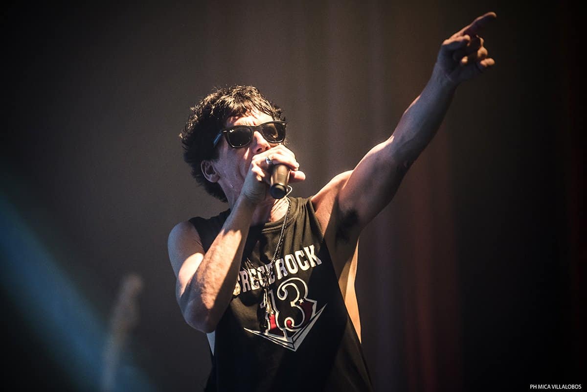 Guasones en el Teatro Vorterix: la sonrisa del villano - Guasones implementó su infalible esquema de invasión en el Teatro Vorterix. Brindaron dos notables actuaciones centradas en su último álbum, "Locales calientes". De esa manera, finalizó una gira nacional comenzada en el icónico estadio Luna Park aquel lejano sábado 29 de agosto. d22d4fd9 ee89 4c7b a89a 5ca1170e045f