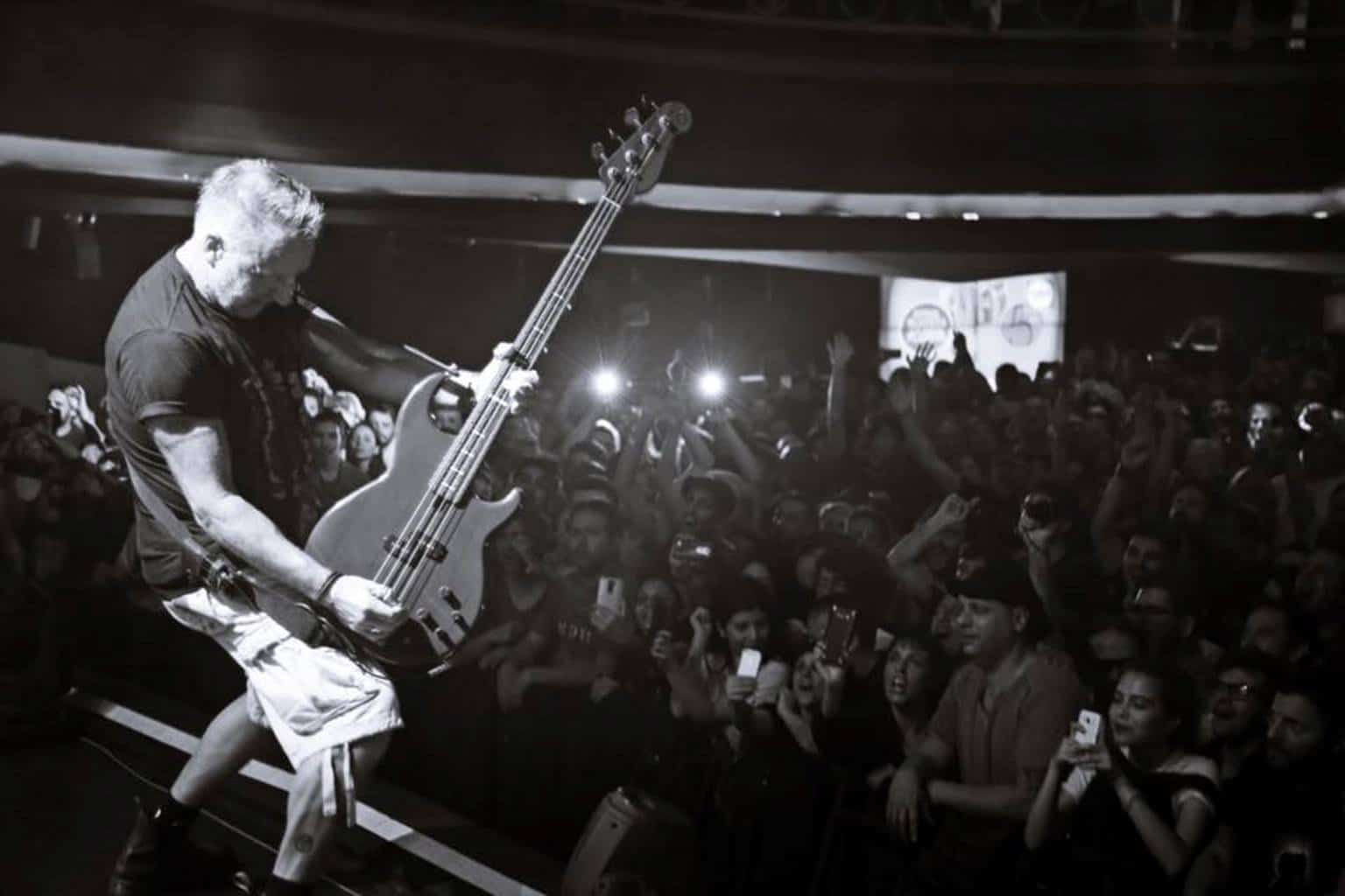 Peter Hook en Vorterix: dando vuelta las cosas - El bajista de New Order y Joy Division dio un show de dos horas y media, en el que tocó completos “Technique” y “Republic”. Qué lo diferenció del resto de la gira. d29f588e 1b08 4d5d 8ea1 375de194d731