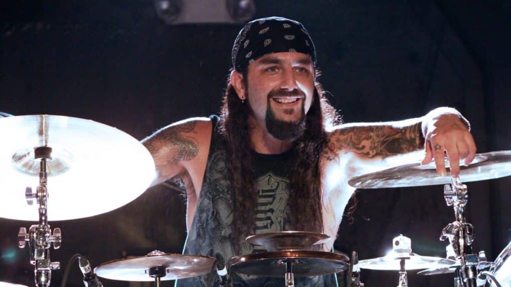 Mike Portnoy: "Este es el disco más importante de mi carrera" - -Sí, eso espero. ¡Dios, Sudamérica es uno de los lugares en los que más disfruto tocar! Sería una lástima que no pudieran escuchar este gran disco en vivo. Pero honestamente, no depende de nosotros. Yo viajaría a todos los países, aunque depende de los promotores contactarnos y hacernos una oferta. Estamos evaluando las posibilidades para mayo. Tienen el mejor público del mundo, ¡así que prepárense! d8970a90 2766 4371 9c1c 4d739e3efc07