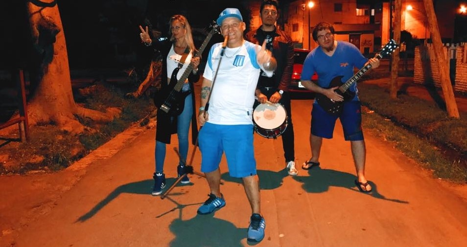 El Pepo de Los Gedes se lanza como cantante punk - Pepo se suma a la controvertida (para algunos) convocatoria de Pablo Lescano y su Damas Gratis al Lollapalooza 2018 con un nuevo proyecto, en este caso cambiando de género: La Peposa Rock and Roll. d9c7d7c6 151d 4c5b ab8f bfaf800908ca