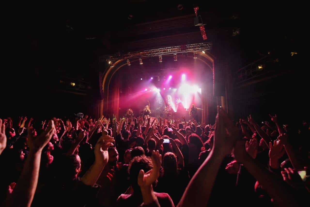Dee Snider en el Teatro Vorterix: cuando la calidad le gana a la cantidad - Una hora y diez. Catorce temas. Con la posibilidad de ver los setlists de antemano en internet, más de uno se habrá entristecido con que el concierto de Dee Snider fuera a durar tan poco. Y más considerando la extensa carrera del vocalista de 64 años: Twisted Sister, Desperado, Widowmaker, sus discos solistas... dc69b997 de76 4d75 94f3 3c9e10915f38