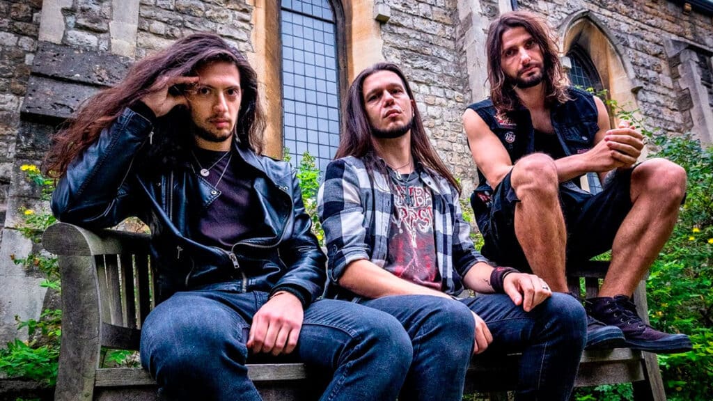 Die Ego: "Logramos llevar nuestro sonido al siguiente nivel" - Die Ego es una banda de metal europea formada por Diego Fardel (guitarra principal) y Gabe Scapigliati (voz y bajo) a principios de 2015. En 2018 lanza su primer demo, "Songs For The Insanity", y sus enérgicas presentaciones en vivo comienzan a llamar la atención dentro de la comunidad. Tres años después une fuerzas con Edoardo Mariotti (batería) encontrando el equilibrio perfecto para la formación actual. die ego 1