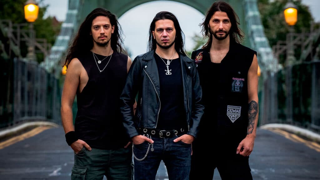 Die Ego: "Logramos llevar nuestro sonido al siguiente nivel" - Die Ego es una banda de metal europea formada por Diego Fardel (guitarra principal) y Gabe Scapigliati (voz y bajo) a principios de 2015. En 2018 lanza su primer demo, "Songs For The Insanity", y sus enérgicas presentaciones en vivo comienzan a llamar la atención dentro de la comunidad. Tres años después une fuerzas con Edoardo Mariotti (batería) encontrando el equilibrio perfecto para la formación actual. Die Ego. Foto de prensa