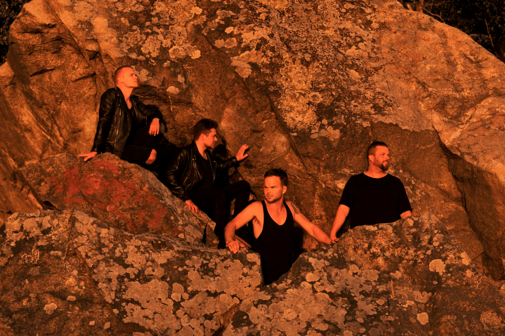 The Rasmus: "Antes nos robaban las plumas, y ahora nos las regalan de a docenas" - Esos pensamientos inspiraron fuertemente a Lauri: el título de “Dark matters” (2017), el último disco de The Rasmus, hace referencia tanto a las situaciones sombrías como a la materia oscura, esa energía del universo relacionada con la metafísica y la cosmología. e13d1f3f 9bd6 40c7 8375 9f385b1f2c73