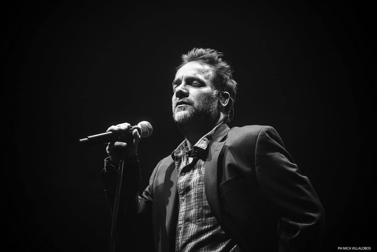 Vicentico presentó "Último acto" en el Luna Park - En medio de los festejos del 30 aniversario de los Fabulosos Cadillacs, Vicentico se dio el gusto de presentar "Último acto", su labor más reciente, el cual fue grabado en diversas ciudades como Nueva York, Los Ángeles, Nashville, Kingston y Buenos Aires, y consiguió inmediatamente convertirse en disco platino en nuestro país. e1ac8ca2 190d 4168 8244 4ffd1ae5cedd