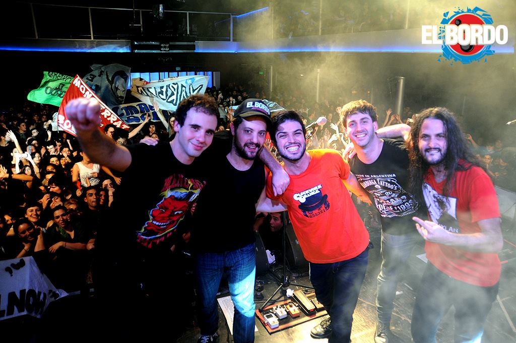 El Bordo y Cielo Razzo: fraternidad rockera - El Bordo escogió Groove como punto de partida para el Hermanos Tour 2015, una gira que llevará a las canciones de su sexto disco de estudio hacia distintas ciudades de nuestro país. La elección de Cielo Razzo como grupo invitado sumó un condimento especial a una noche lacrada con camaradería. elbordo