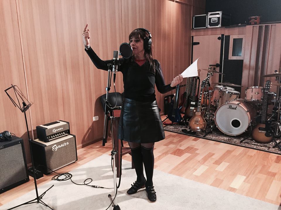 Fabiana Cantilo se prepara para su "Proyecto 33" - El número 33 es un número muy potente, las personas que tienen esa vibración pueden llegar a ser grandes líderes espirituales, son idealistas y soñadores. Según la creencia popular, el número 33, es la edad de Cristo cuando lo crucificaron... Pero para Fabiana Cantilo tiene otro significado. Los días 8, 15 y 22 de noviembre estará presentando "Proyecto 33" en el Teatro Maipo y en ésta nota cuenta todos los detalles. fabiana cantilo