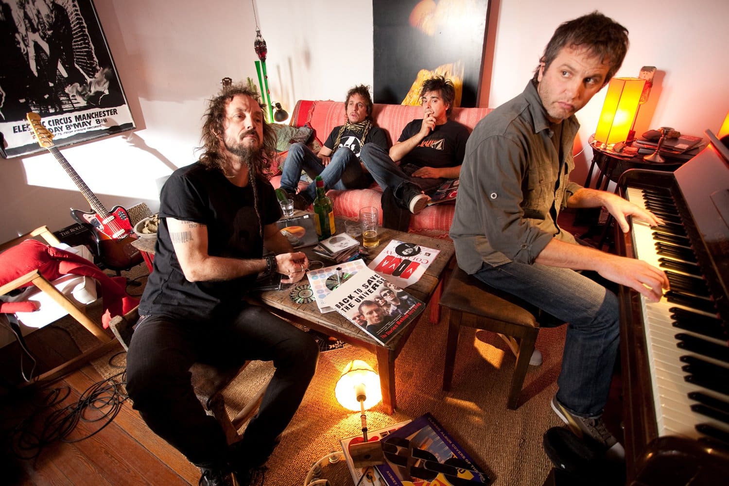 Vetamadre disecciona "Libérenme", antes de revisitarlo en vivo - El grupo de rock alternativo Vetamadre explica cada canción de su segundo disco, mientras cuenta anécdotas de piletas con sanguijuelas, brotes psicóticos y festivales punk. Este jueves, luego de 17 años, recrearán el álbum en La Tangente. ff8f6e7c 275a 4bde 8c3f 2235cae7d5b7