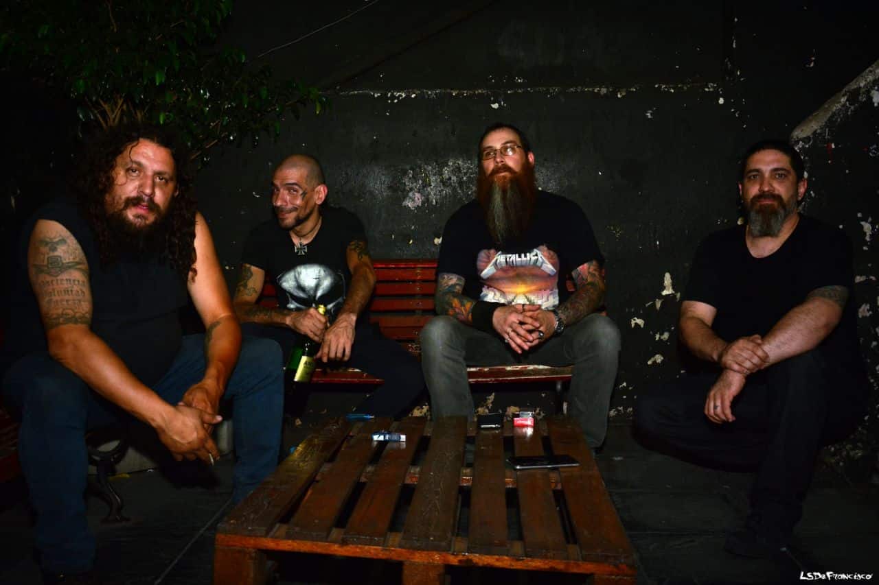 Exocet: "Cualquiera que ve a un heavy se cree que somos todos como Iorio, y no es así" - El legendario "Misil" que se construyó en los años '90 regresó hace apenas dos años para hacer estallar el under metalero local. Sus componentes esenciales son Diego "Maykel" Abrego (voz), Sebastian "Capitan" Mendoza (bajo), Paulo "Anguila" Avila (guitarra) y Gaston "Ghosty" Gallo (batería) ¿Su objetivo? Diego nos los cuenta en esta charla donde también hablamos sobre el juicio que sufrió por el homenaje a Osvaldo Civile, su participación en el Festival Nunca Más y la dirección que está tomando el heavy metal argentino en la actualidad. "Ahora cualquiera que ve a un heavy se cree que todos somos como Iorio y no es así, los heavys no somos eso", opinó Diego. ffc5d7ff ba4c 43fb 9c54 8dabd8573e52