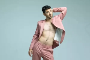 Juan Ingaramo - Juan Ingaramo se fue haciendo terreno como cantautor, productor y multiinstrumentista, desde Córdoba, que trabajó con Litto Nebbia, Gonzalo Aloras y Daniela Spalla, entre otros. Representó la faceta más pop del colectivo sello Discos del Bosque y su relación con la música vino desde sus primeros pasos. Creció en un ambiente plenamente musical e intenso ya que su padre, tío y abuelo fueron músicos. Juan Ingaramo. Foto: Mariana Roveda
