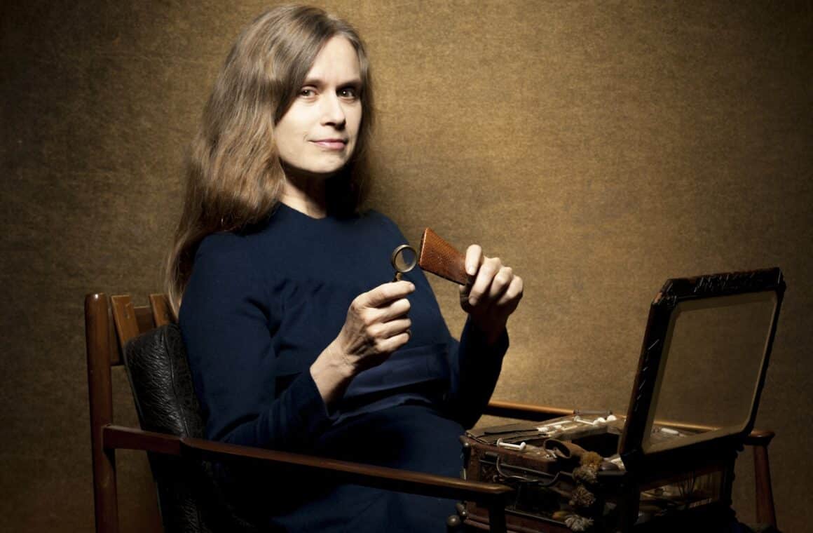 Juana Molina - Juana Molina saltó a la fama allá por 1989 como actriz en el programa televisivo de Antonio Gasalla. Luego se independizó con su humor absurdo en "Juana y sus hermanas". Nació y creció en un ambiente musical ya que su padre, Horacio Molina, fue cantante y compositor de tango, y su madre, la actriz Chunchuna Villafañe. Juana Molina, 2016