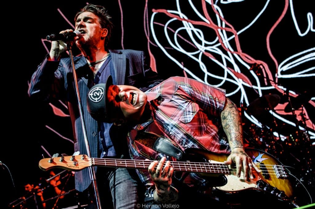Fabulosa noche en el Luna Park - En su segunda presentación en menos de tres meses, Los Fabulosos Cadillacs volvieron a detonar el estadio de Av. Madero y continuaron presentando temas nuevos. lfc1