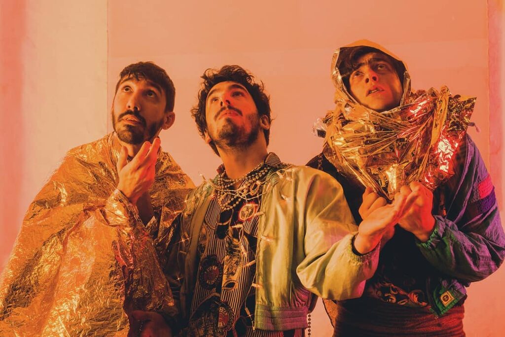 Los Reyes del Falsete - Banda de los hermanos Nica Rex y Juanchy Manchy, oriundos de Adrogue, zona sur de Buenos Aires. La banda se formó en 2005. Los Reyes del Falsete