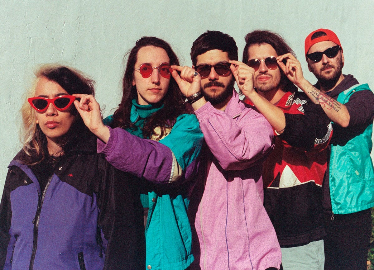 Mariu Serrano: "Si se quieren lookear, que sea de gala" - ¿Cómo describirías el vivo de Mariu Serrano? Mariu Serrano y su banda. Foto: Melisa Díaz