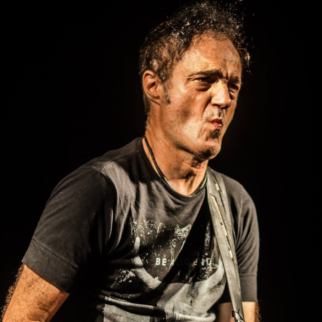 Diego Mizrahi - Para , su disco 2014, estaba acompañado por José Luis Colzani (batería), Sergio Mayorano (bajo), Gerardo Stubrin (percusión) y Eduardo Introcaso (saxo). Diego Mizrahi