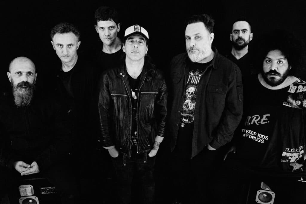 El Peyote asesino - El Peyote Asesino fue una banda de rock uruguayo de hip-hop, rap y funk que se formó a mediados de 1994 en Montevideo. Peyote Asesino. Foto: Matilde Campodónico