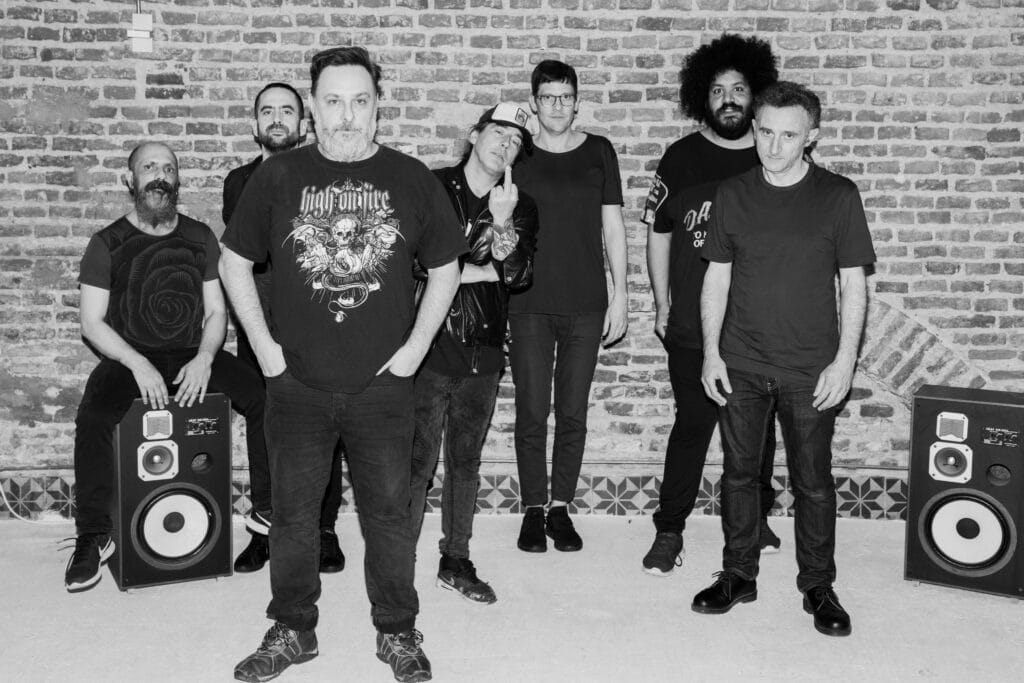 El Peyote asesino - El Peyote Asesino fue una banda de rock uruguayo de hip-hop, rap y funk que se formó a mediados de 1994 en Montevideo. El Peyote Asesino, 2020. Foto: Matilde Campodónico