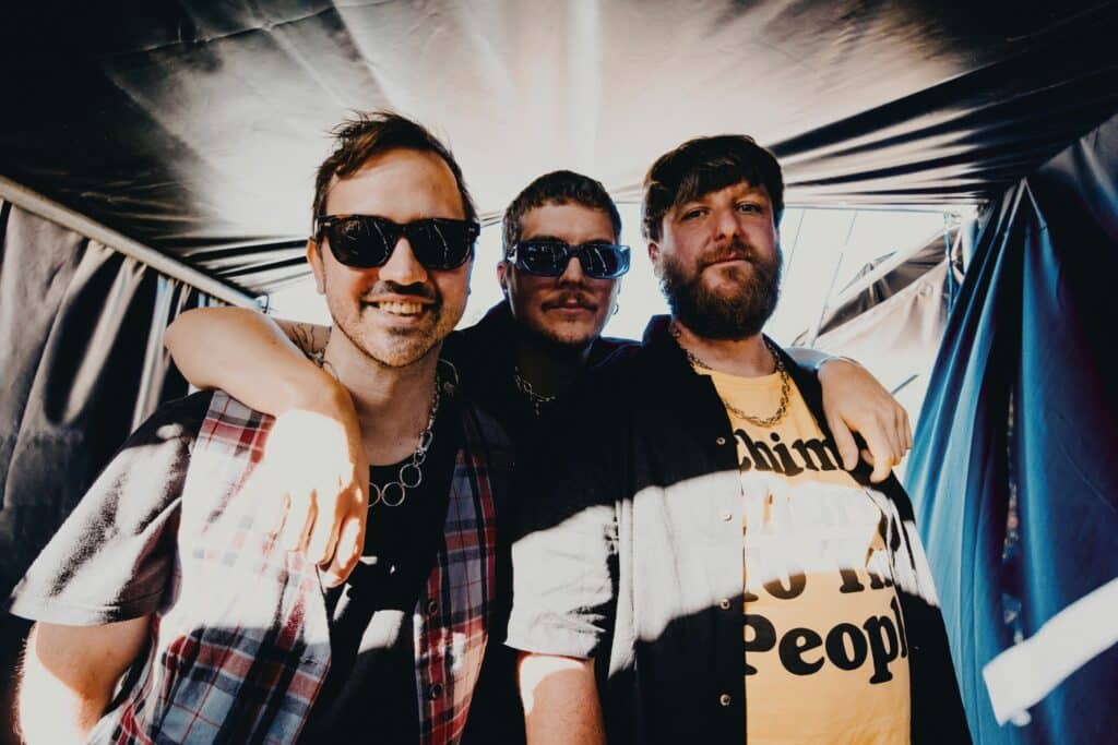 Rayos Láser - Este trío formado en Villa María, Córdoba, lanzó su disco debut a fines de 2011 y logró rápidamente posicionarse dentro de la grilla de los festivales más importantes, como el Pepsi Music, el Personal Fest y el Cosquín Rock. Rayos Láser