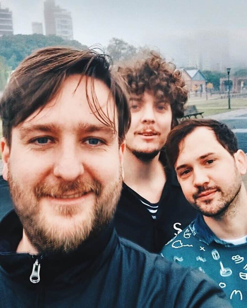 Rayos Láser - Este trío formado en Villa María, Córdoba, lanzó su disco debut a fines de 2011 y logró rápidamente posicionarse dentro de la grilla de los festivales más importantes, como el Pepsi Music, el Personal Fest y el Cosquín Rock. Rayos Láser