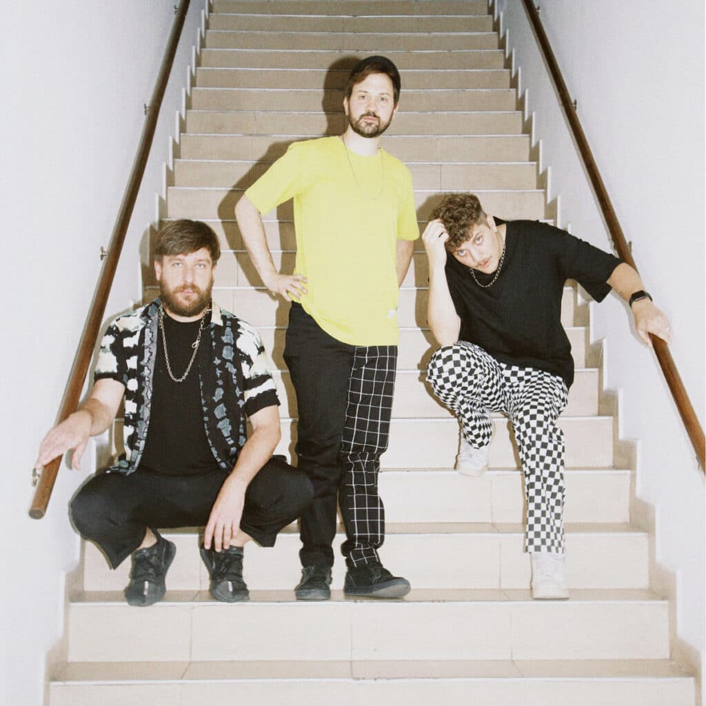 Rayos Láser - Este trío formado en Villa María, Córdoba, lanzó su disco debut a fines de 2011 y logró rápidamente posicionarse dentro de la grilla de los festivales más importantes, como el Pepsi Music, el Personal Fest y el Cosquín Rock. Rayos Láser