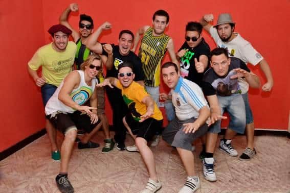 Redimi2 Gospel: "Soñamos con transgredir los límites de la nación" - “Es nuestro primer partido en primera. Lo tomo como un gran comienzo. Volvemos a BAires con la mayor motivación, con ganas de seguir creciendo y compartiendo cosas con esa gente copada. Serán dos horas de show donde presentaremos el disco nuevo. Además, sumaremos cinco o seis temas del anterior y habrá músicos invitados”, anticipó Leo El Enano Posadas, vocalista de Redimi2 Gospel. redimi2