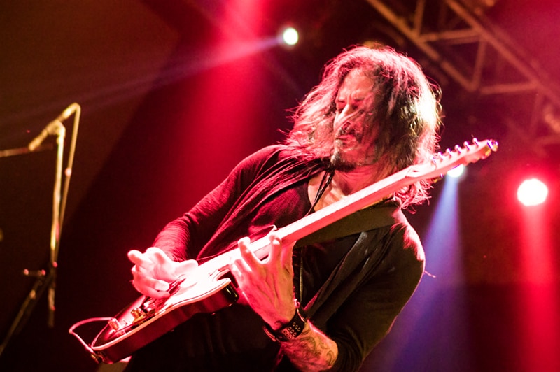 Richie Kotzen volvió a la Argentina - El virtuoso y prolífico guitarrista pasó nuevamente por nuestro país, esta vez para presentar su nuevo disco de grandes éxitos: "The Essential Richie Kotzen". Como en su última visita (junio 2012), el escenario fue el del Teatro Vorterix. richie kotzen