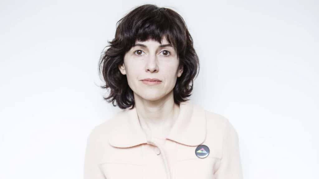 Rosario Bléfari - Rosario Bléfari es una cantante, actriz, y escritora argentina. Nació en Mar del Plata y es considerada un emblema del rock independiente desde la década de los '90s, cuando lideraba el grupo de rock alternativo y pop experimental, Suárez. Rosario Bléfari