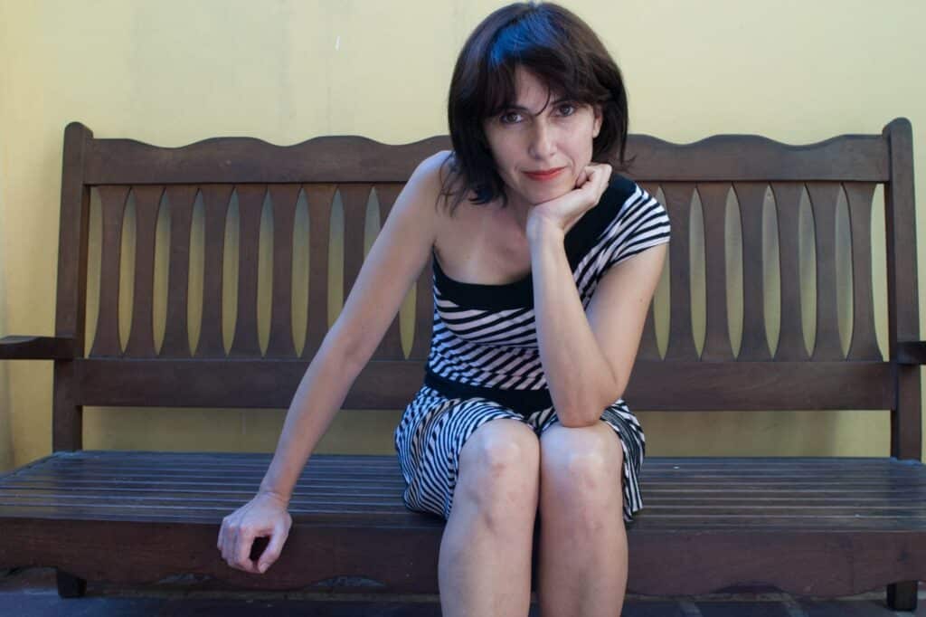 Rosario Bléfari - Rosario Bléfari es una cantante, actriz, y escritora argentina. Nació en Mar del Plata y es considerada un emblema del rock independiente desde la década de los '90s, cuando lideraba el grupo de rock alternativo y pop experimental, Suárez. Rosario Bléfari. Foto: Cecilia Salas