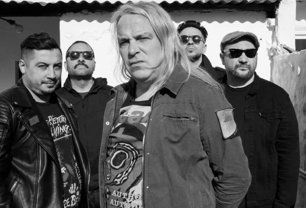 Satan Dealers - La banda se formó como trío en el año '99, y luego se sumó el ex-NDI Adrián Outeda. Satan Dealers