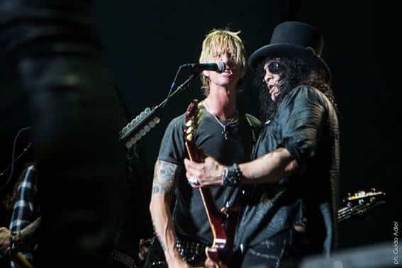 Slash volvió a la Argentina: incendio en la Costanera - Cuando el matrimonio Guns n’ Roses llegó a su fin, Slash se llevó la mejor tajada. Si, también hay derechos de autor, regalías, uso del nombre, pero no se trata de eso. Slash se llevó la mejor parte porque se quedó con el rock. slash 2
