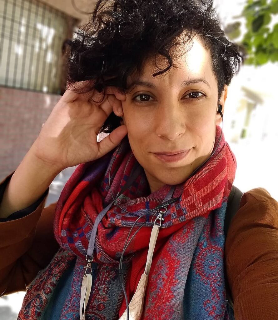 Señorita Carolina - Carolina Pacheco es una cantante y compositora autogestiva de la Ciudad de Buenos Aires, antes conocida como Señorita Carolina, amante de llevar la canción en su voz desde 2005, en diferentes formatos. Srta Carolina Pacheco