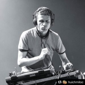 Luciano Supervielle - Músico uruguayo integrante del grupo Bajofondo fundado por Gustavo Santaolalla y su compatriota Juan Campodónico. Paralelamente, el montevideano armó su proyecto solista. La placa "Bajofondo presenta Supervielle" (2005) fue disco de oro en Argentina y Uruguay. Se editó a través del sello Surco/Universal. Luciano Supervielle