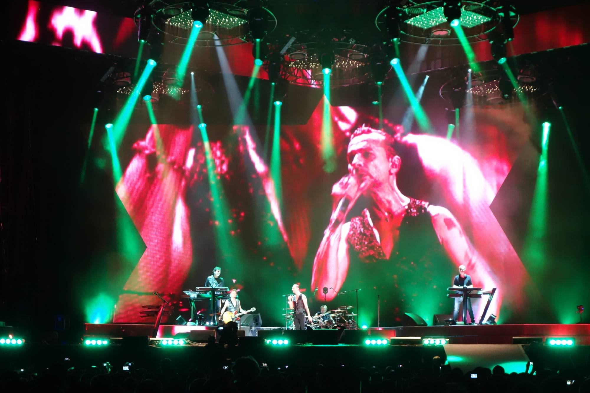 Por qué Depeche Mode dio su peor show en la Argentina - Pero no existe peor ciego que el que no quiere ver. O en este caso, “no existe peor ciego que el que no pudo ver”. Y en un país en el que la estafa es moneda corriente, sería extraño que las cosas cambiaran. Esperamos que el reembolso llegue: sino, habrá que dejar de ir a los shows masivos hasta que paren de tratarnos como ganado. 065d45f8 88e0 4349 b3aa e0b7d3aa6f91