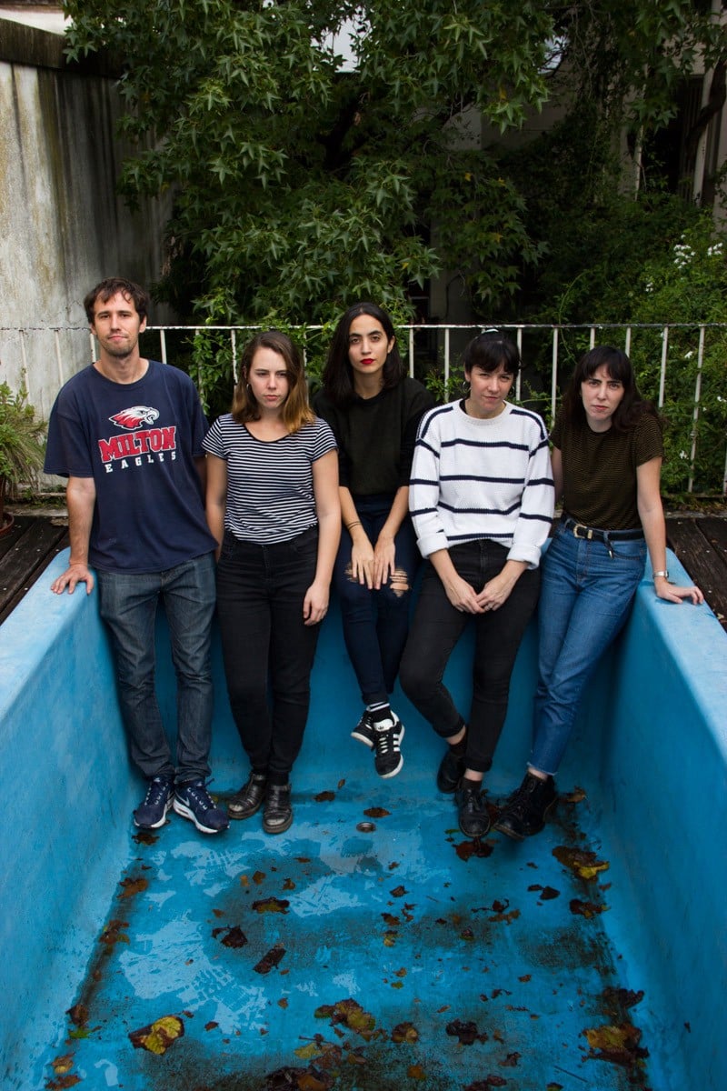 Las Ligas Menores da un paso adelante con “Fuego Artificial” - A cuatro años del debut, Las Ligas Menores redoblan la apuesta con Fuego Artificial, un segundo disco que vuelve a recurrir a los referentes de antaño y aleja a la banda del lo-fi primario. 0a51f89a 0127 4fd2 bf25 bcaefbd12890