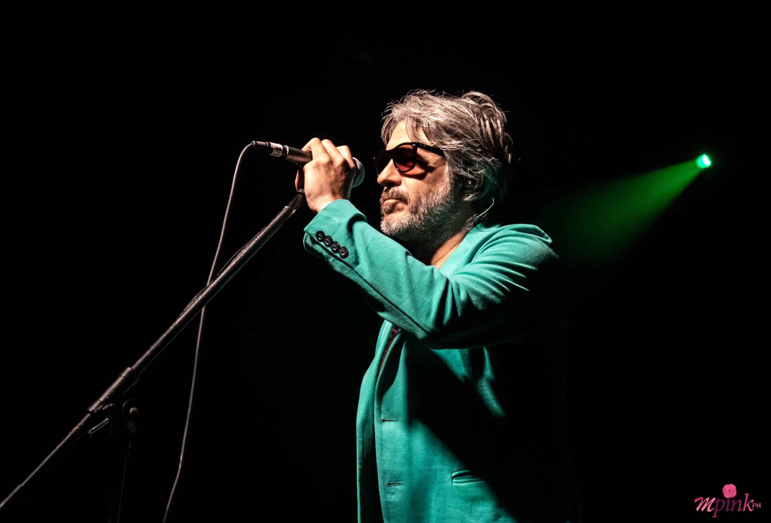 Estelares en Vorterix, y cómo darle una vida a las canciones sin arrepentirse - Los más de 20 años de trayectoria de Estelares se festejaron ante un numeroso público que colmó el teatro rosarino de calle Salta. El ya amalgamado sexteto liderado por Juan Manuel Moretti llegó con su #ConstelacionDeCanciones y la marca registrada de exquisitas composiciones y melodías, endulzadas con bonitas anécdotas. 6b18a3af 6e1a 4622 a147 92897a1d5cef scaled