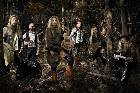 Korpiklaani: "La música puede ser seria, pero no demasiado seria" - Korpiklaani, una de las bandas más importantes del folk metal finlandés contemporáneo, vuelve a la Argentina para presentar 'Manala', 8vo y más reciente disco de la banda, editado en 2012. En esta ocasión y por primera vez en nuestro país, giran junto a otra gran agrupación del estilo: Tyr. 94b05863 79ae 4199 b80e b17fb3ebc972