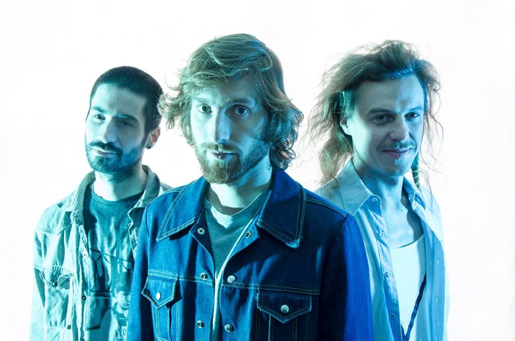 Superfluo - La historia de Superfluo, según su propia página web: Superfluo