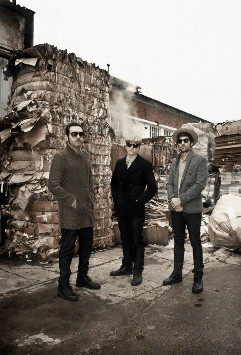 Thes Siniestros - La historia de la banda, según su propia info de prensa: Thes Siniestros