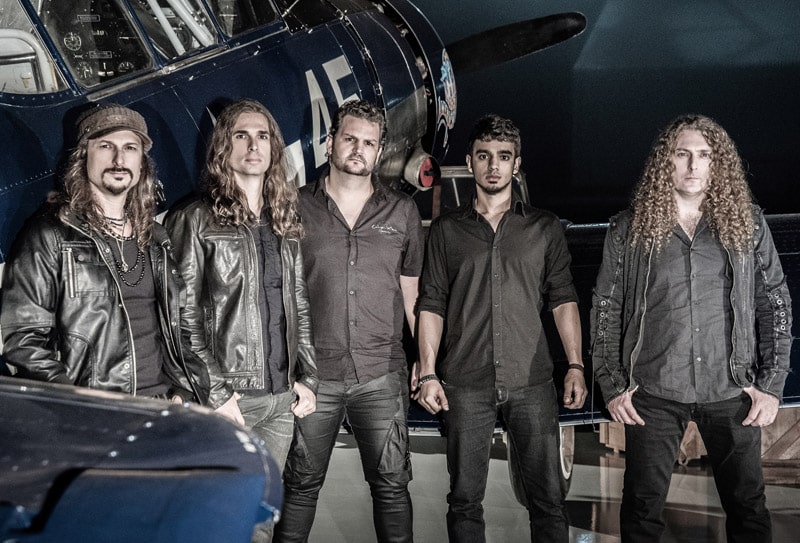 Fabio Lione habla de "Secret Garden", lo nuevo de Angra - La banda brasileña de power metal tiene disco nuevo. Se llama "Secret Garden", es su octavo trabajo de estudio y en breve será editado en la Argentina por el sello NEMS. Angra sale a la cancha con un disco potente, pesado y tremendamente complejo. angra