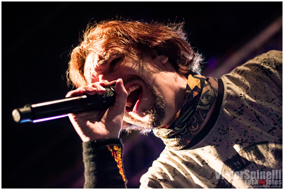 Sonata Arctica festejó sus 15 en el Vorterix - Con una lista repleta de clásicos - muchos de ellos raramente interpretados en vivo -, un sonido impecable, claro y contundente, y una interpretación con la que, al cerrar los ojos, transportaba directamente al disco - por su precisión, por la profesionalidad de sus músicos, por la inoxidable voz de Tony Kakko (que no claudicó a pesar de estar engripado y con la espalda malograda) -, Sonata Arctica pasó nuevamente por Buenos Aires, dejando en claro por qué conforman una de las bandas más influyentes de la escena powermetalera mundial. c00e6ba2 65ab 43c7 ad8f fdf1cd347bfd