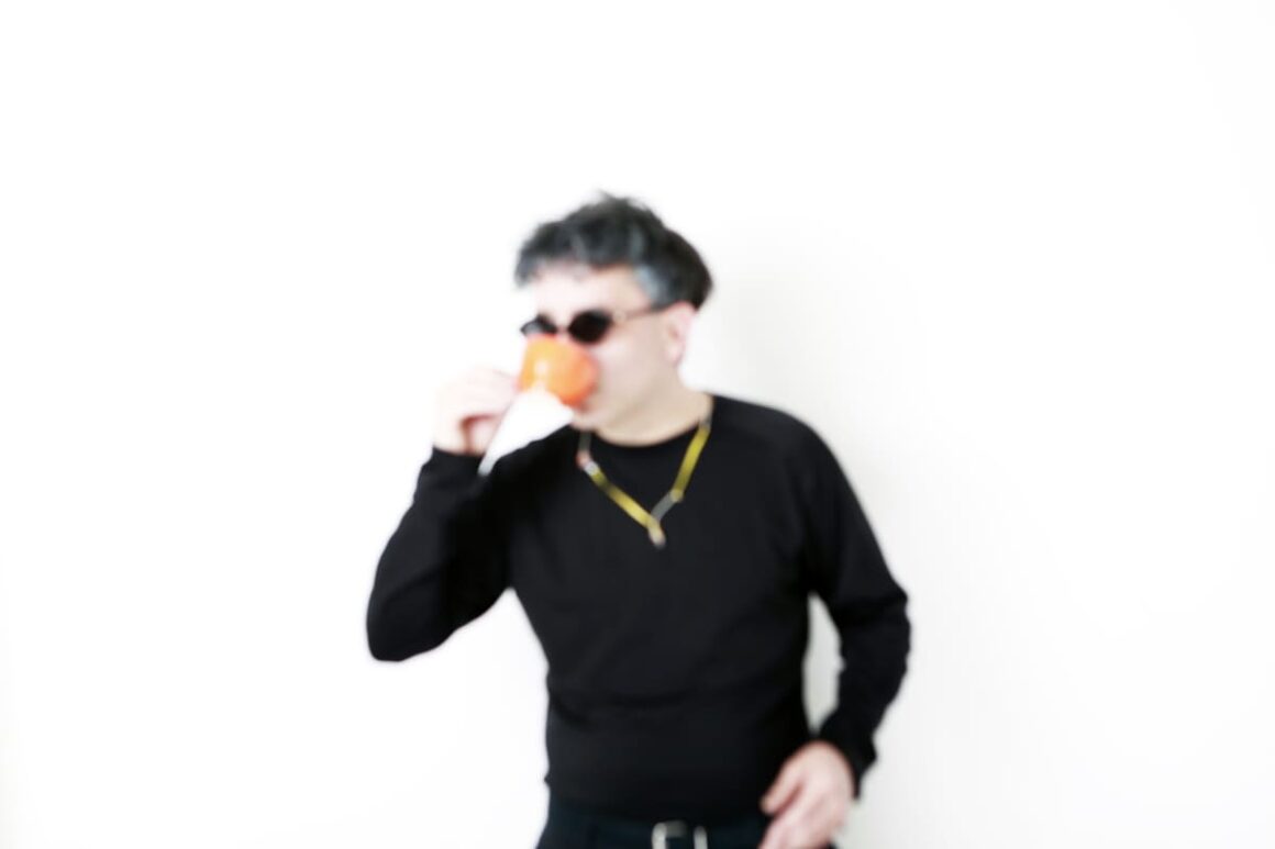 Diosque - Juan Román Diosque partió desde Tucumán hacia Buenos Aires, trabajó en una oficina a tiempo completo, después a medio tiempo, para luego dedicarse a la música. En breve se convirtió en un artista inclasificable. Daniel Melero, el padre de la escena under argentina, lo produjo en su primer disco "I can cion" (2007), un experimento que editó Sony. Luego vino "Bote" (2012), disco físico que sólo editó el sello peruano Plastilina Records. La placa fue doble y trajo un segundo disco con remixes, "Brote (remixes)", que puede escucharse en Bandcamp. diosque 6