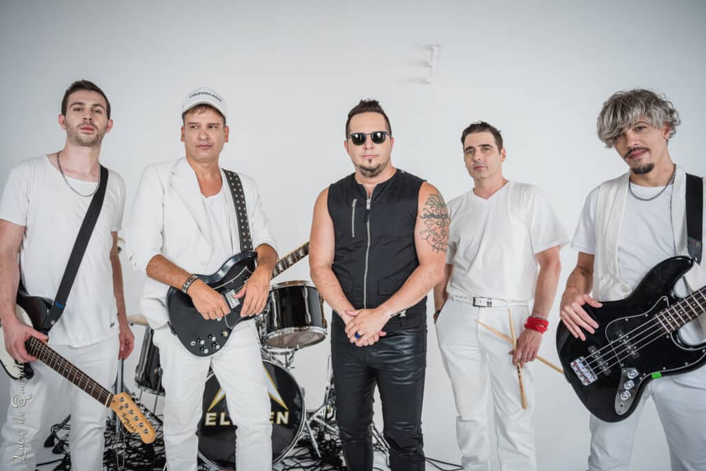 Eleven - Eleven es una banda de rock que nace a comienzos del año 2017 en la ciudad de Buenos Aires, formada por Leo Rocco en voz, Eugenio “Parra” Parracia en Guitarra, Sergio Quinto en bajo y Ray Fajardo en Batería, amigos desde la adolescencia y músicos de gran trayectoria. Eleven