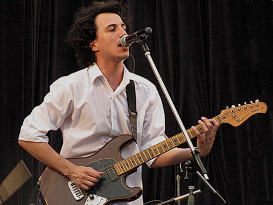 Mejor Actor de Reparto: "El disco nos llevó tres años, pero valió la pena" - Actualmente el rock argentino enfrenta una situación bastante paradójica. Acuciadas por la crisis del formato CD y por malas decisiones estratégicas, las grandes compañías discográficas dejaron de desarrollar artistas y decidieron apostar a lo seguro. A pesar del atajo que prefirieron tomar, los principales sellos no lograron editar algún material que llame la atención por su valor artístico, para ratificar esto sólo basta con darle una ojeada (y/o escuchada) a sus catálogos. Sin embargo para aquellos que aún no han perdido la avidez por la buena música, que en otros momentos casi que llegaba sola a nuestros oídos, deben alejarse de las grandes luminarias del mainstream y adentrarse en la escena independiente. Allí seguramente encontrarán lo más interesante en materia musical, como por ejemplo a Mejor Actor de Reparto. f50e60e3 97bf 4a67 a402 b85c756f6a17